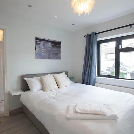Apartment Modern 3bdr W Garden Ev Charging *
