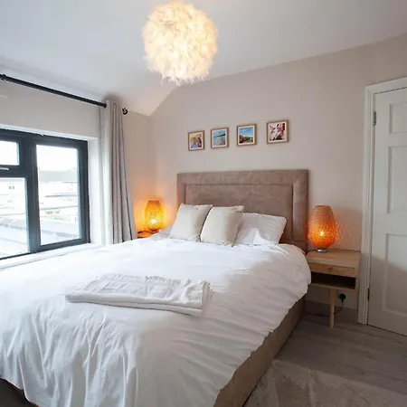 Apartment Modern 3bdr W Garden Ev Charging
