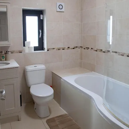 Modern 3bdr W Garden Ev Charging Apartment
