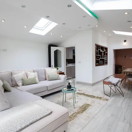 Modern 3bdr W Garden Ev Charging Apartment Dublin