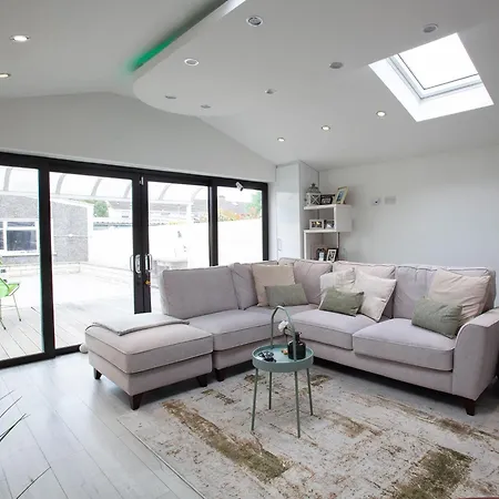 Modern 3bdr W Garden Ev Charging Apartment *