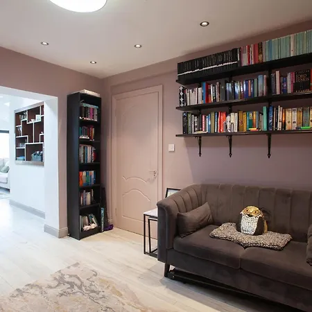 Modern 3bdr W Garden Ev Charging Apartment *