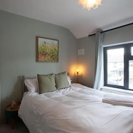 Modern 3bdr W Garden Ev Charging Apartment *
