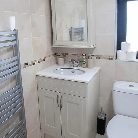 Modern 3bdr W Garden Ev Charging Apartment *