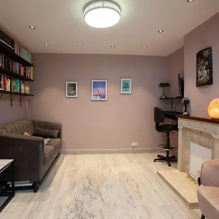 Modern 3bdr W Garden Ev Charging Apartment