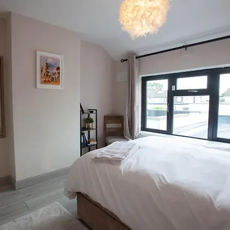 Apartment Modern 3bdr W Garden Ev Charging *