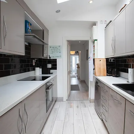 Apartment Modern 3bdr W Garden Ev Charging *